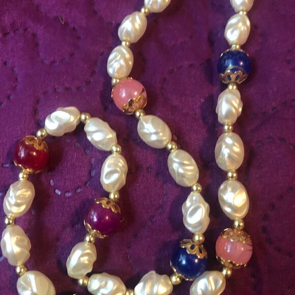 54” LONG faux pearl necklace with 5 stretchy brackets - Picture 2 of 3